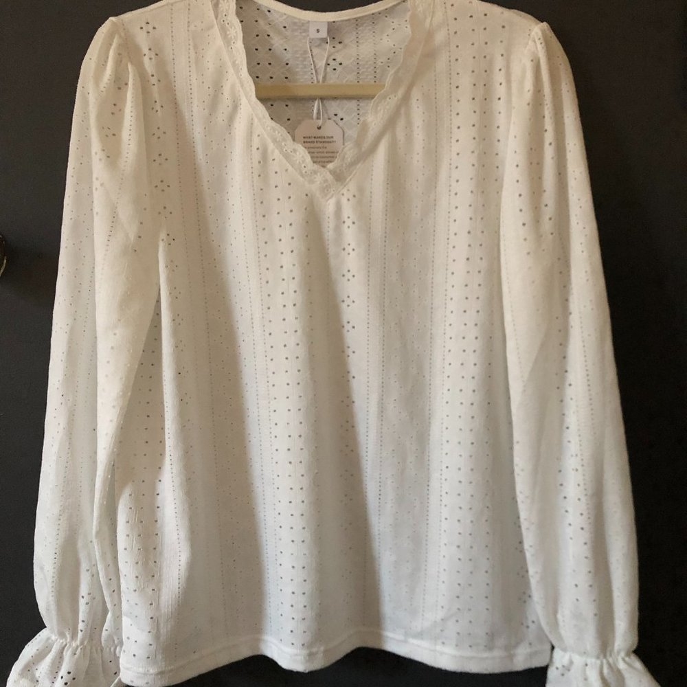 Adorable White Puff Sleeve Long Sleeve Blouse top | shirt | size medium
